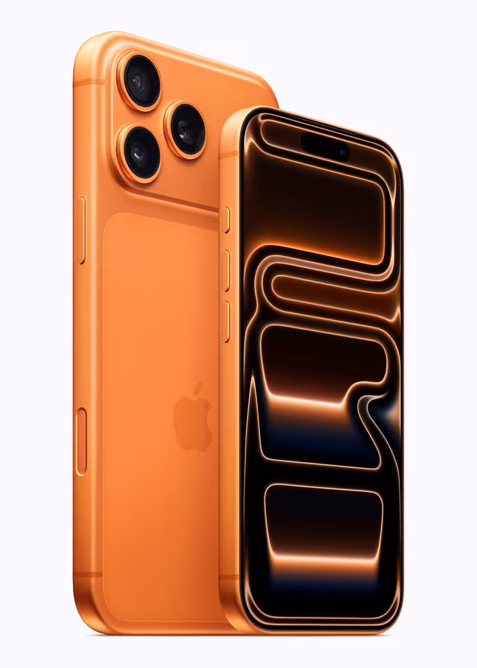 iPhone Apple orange avec triple caméra arrière et écran noir
