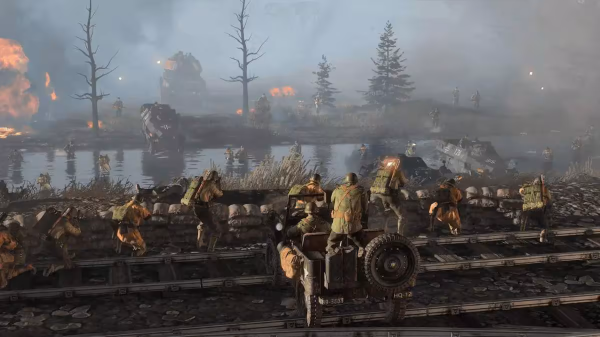 Company of Heroes 3: Final Stand arrive le 29 juillet avec un mode survie standalone 4 Infanterie de Company of Heroes 3 Final Stand avançant près d’un cours d’eau sous le feu ennemi
