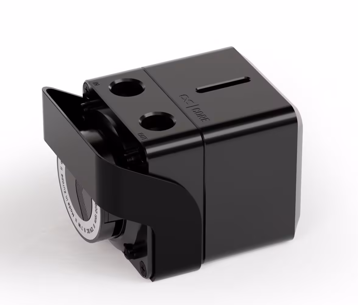 Pompe compacte Alphacool DDCzero noire, vue produit isolée sur fond blanc