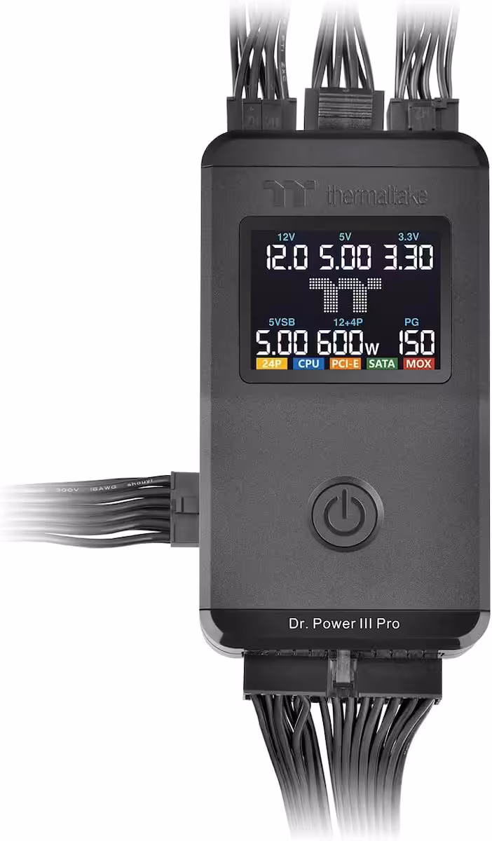 Thermaltake Dr. Power III Pro raccordé à des câbles d’alimentation ATX, affichage des tensions en façade.