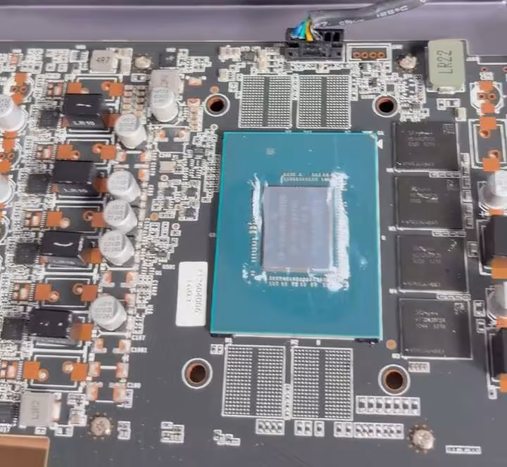 RTX 5060 : Yeston passe au GPU GB205 et au connecteur 16 broches sur un modèle 145 W 2 GeForce RTX 5060 refresh switches to larger GB205-200 GPU package