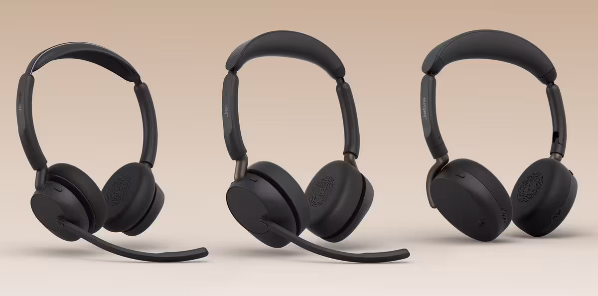 Casque Jabra Evolve3 noir avec micro perche, présenté sur fond neutre avec trois angles différents