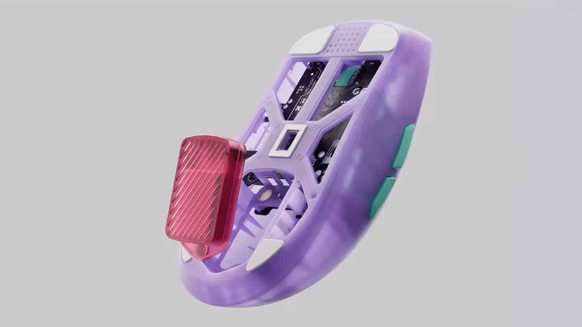 Vue éclatée de la souris Keychron G6 HE violette avec batterie amovible rose et composants internes visibles