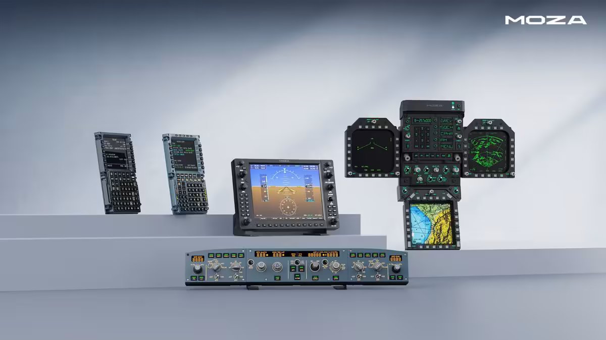 MOZA flight sim enrichit son écosystème avec écrans, panels et cockpit complets 2 Ensemble MOZA flight sim avec plusieurs écrans et panneaux avion, vue produit sur fond clair