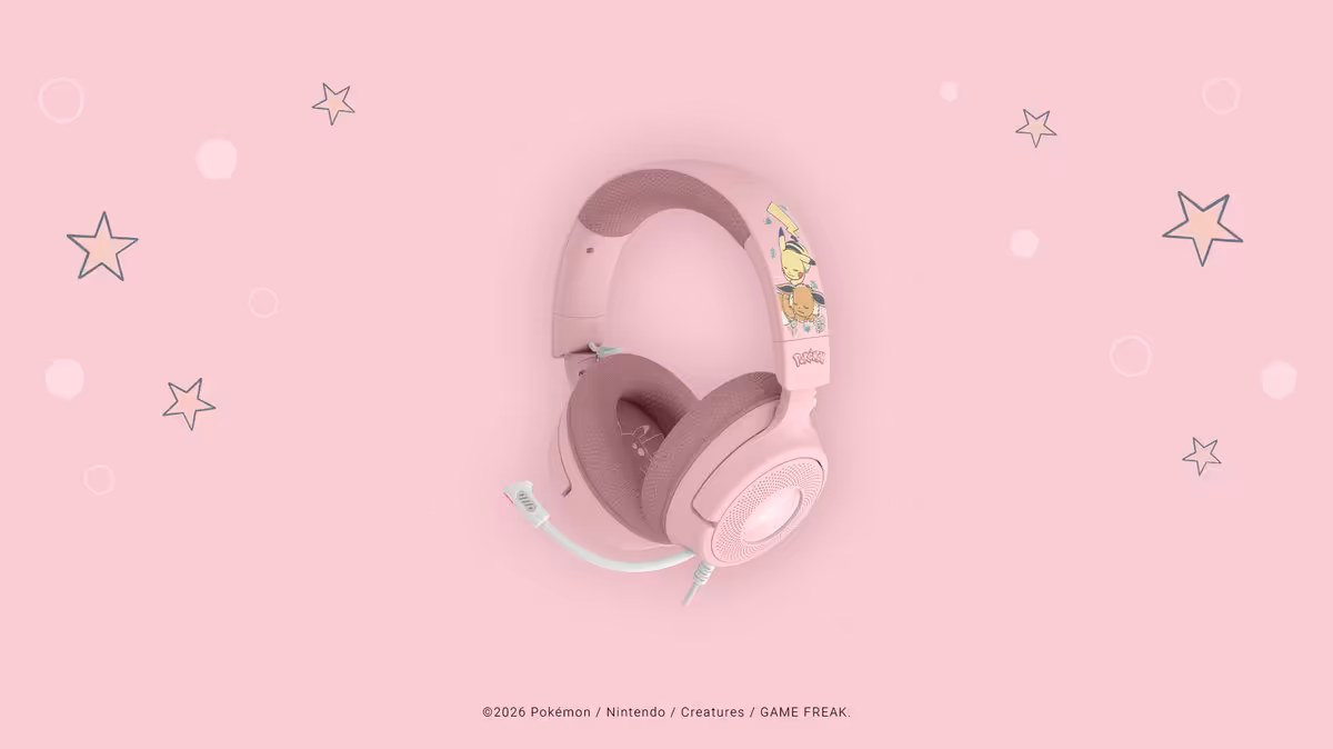 Razer Pikachu & Eevee Collection : 4 périphériques gaming Pokémon lancés à l'international 6 Casque gaming Razer Pikachu et Eevee Collection sur fond rose avec étoiles décoratives