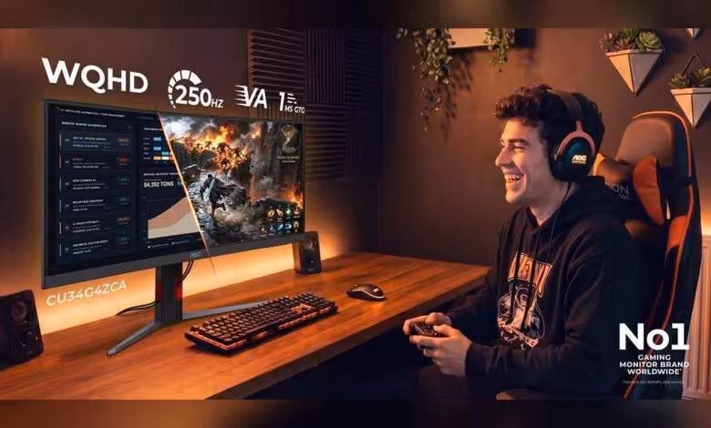 AOC CU34G4CA et CU34G4ZCA : deux ultrawide 34 pouces jusqu'à 250 Hz avec USB-C 90 W 1 Moniteur ultrawide AOC CU34G4ZCA WQHD 250 Hz sur bureau gaming, avec joueur et accessoires