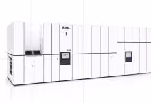 Machine lithographique ASML EUV Low-NA blanche, grand système industriel modulaire avec panneaux et écrans intégrés