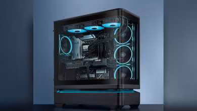 Boîtier ASUS Prime AP304 noir, vue interne panoramique avec ventilateurs RGB et carte graphique ASUS