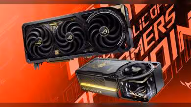 Deux cartes graphiques ASUS ROG RTX 5090 avec éclairage RGB sur fond rouge contrasté
