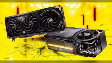 Deux cartes graphiques ASUS RTX 5090 sur fond jaune lumineux, éclairage professionnel, fort contraste