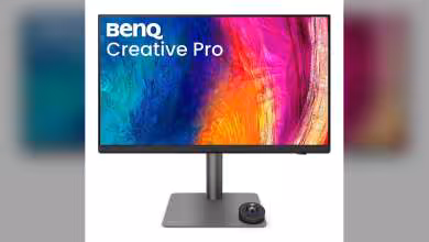 Écran BenQ Creative Pro sur pied, affichant une image colorée, avec molette de commande sur le socle