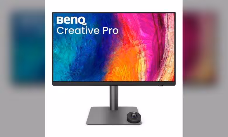 BenQ PD2732U : un écran 4K IPS 27 pouces calibré pour les flux créatifs exigeants 1 Écran BenQ Creative Pro sur pied, affichant une image colorée, avec molette de commande sur le socle