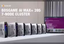 Bosgame AI Max+ 395 7-node cluster avec mini PC alignés et écran affichant un terminal Linux.