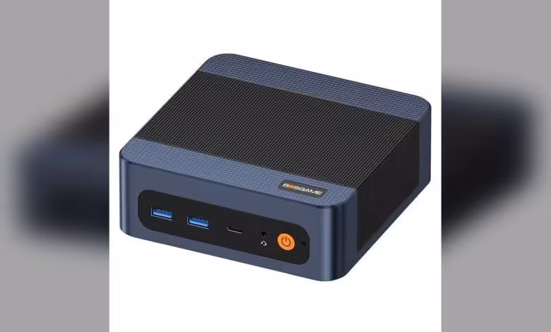 Bosgame E6 ECO : un mini PC Intel Wildcat Lake avec NPU 15 TOPS attendu en 2026 1 Mini PC BOSGAME compact bleu foncé, vue avant avec deux ports USB, USB-C et bouton d’alimentation
