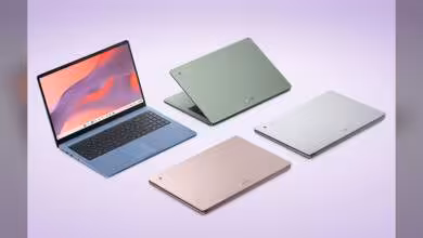 Plusieurs Chromebooks ASUS affichés en vue produit, couleurs différentes sur fond violet.