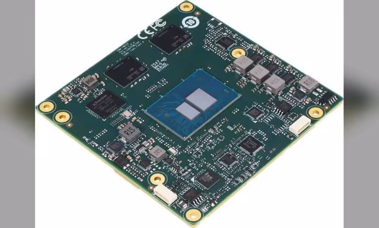 COM Express Type 6 : AAEON mise sur la robustesse avec 16 Go LPDDR5x soudés 1 Module COM Express Type 6 AAEON vert avec puce centrale, composants soudés et connecteurs blancs aux angles