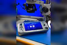 Console portable personnalisée PS4 Slim version 2 avec écran intégré et manettes latérales.