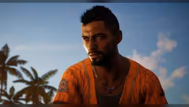 Personnage masculin de Far Cry en chemise orange rayée, gros plan réaliste avec ciel tropical en arrière-plan