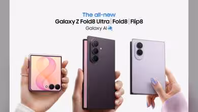 Visuel promotionnel Samsung Galaxy Z Fold8 Ultra, Fold8 et Flip8 avec smartphones pliables ouverts et fermés