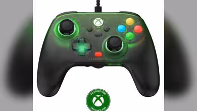 Manette filaire GameSir T7 Pro W Retro Green vue de face, câble USB-C branché en haut