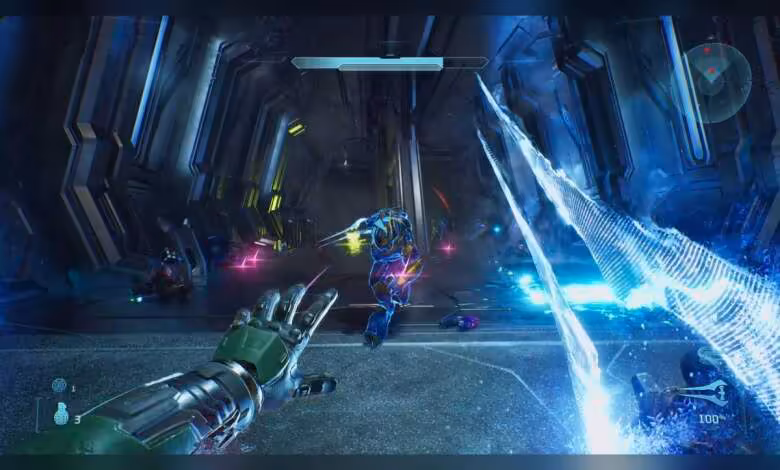 GeForce NOW accueille Halo: Campaign Evolved et 8 jeux de plus dans son catalogue 1 Capture de gameplay Halo, avec vue à la première personne dans un couloir futuriste, ennemis et HUD à l’écran