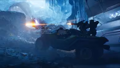 Scène Halo avec véhicule blindé futuriste dans une grotte glacée, tirs et lumière bleue intense