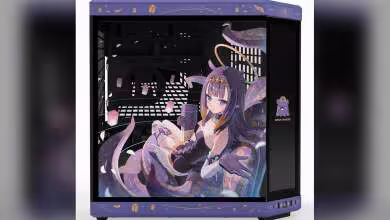 Boîtier HYTE Y70 Touch Infinite x Ninomae Ina'nis, vue avant avec grande illustration et écran latéral