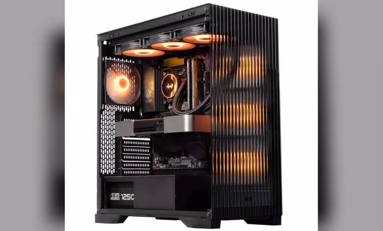 In Win L50 BREEZE, un boîtier PC design avec verre rainuré et éclairage AWWA 1 Boîtier In Win L50 BREEZE assemblé avec composants RGB, trois ventilateurs supérieurs et façade striée