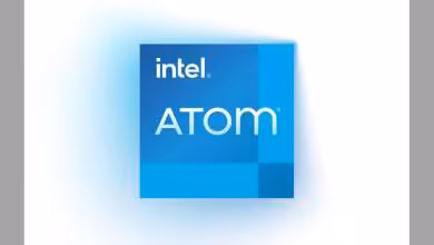 Logo Intel Atom bleu sur fond blanc, visuel de marque simple