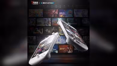 Deux consoles Lenovo blanches verticales fond jeux vidéo sombre contrasté logos Lenovo et Tencent visibles