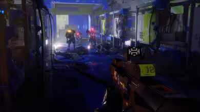 Capture d’écran d’un FPS futuriste dans un couloir sombre, ennemis armés et visée au premier plan