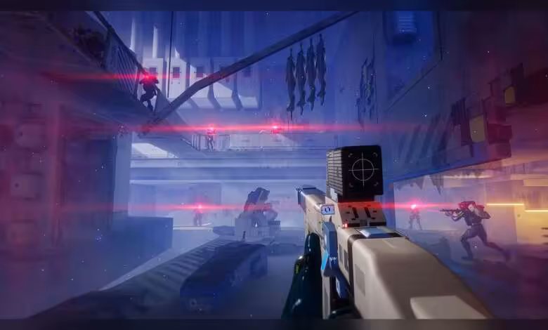 Marathon prépare un vrai mode PvE pour la saison 3, sur fond de direction remaniée 1 Capture FPS de Marathon avec personnage armé dans un environnement futuriste bleu et rouge