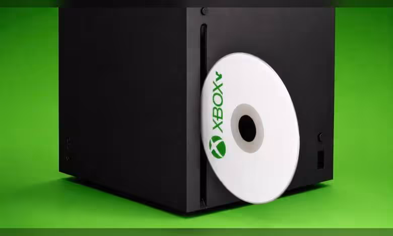 Xbox disc-to-digital : Microsoft testerait la conversion des jeux Xbox One et Series 1 Xbox Series X avec disque Xbox positionné en insertion, fond vert contraste élevé