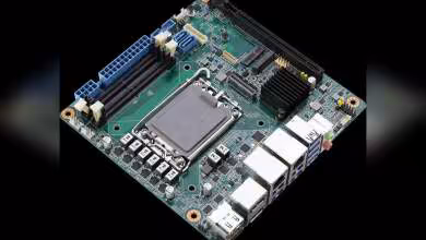 Carte mère industrielle AAEON MIX-Q870A1 avec socket Intel Core Ultra, vue oblique produit.
