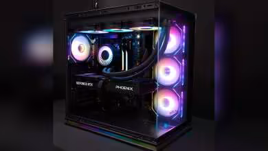 PC gamer noir vitré avec carte GeForce RTX Phoenix, ventilation RGB et watercooling