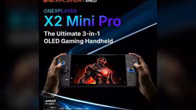 Console de jeu portable ONEXPLAYER X2 Mini Pro avec image de super héros et fond noir contrasté