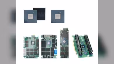 Contrôleurs SSD ScaleFlux PCIe Gen 6 en plusieurs formats, cartes vertes avec puces mémoire et dissipateurs visibles