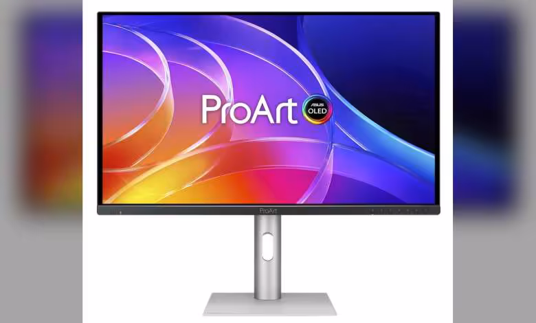 ProArt OLED PA279CDV et PA329CDV : ASUS lance deux écrans 4K QD-OLED à 120 Hz 1 Moniteur ASUS ProArt OLED sur pied argenté, vue de face centrée avec logo ProArt