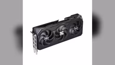 Carte graphique Gigabyte Radeon RX 9070 GRE triple ventilateurs, vue produit sur fond blanc