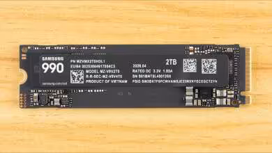 SSD Samsung 990 2 To M.2 NVMe DRAMless, format 2280, étiquette noire visible