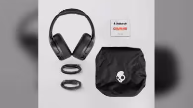 Casque Skullcandy Crusher 1080 ANC noir avec boîte, câble USB-C, jack 3,5 mm et pochette.
