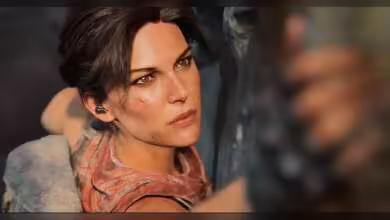 Lara Croft, héroïne de Tomb Raider, vue de profil avec tresse, vêtements d’aventure et fond flou