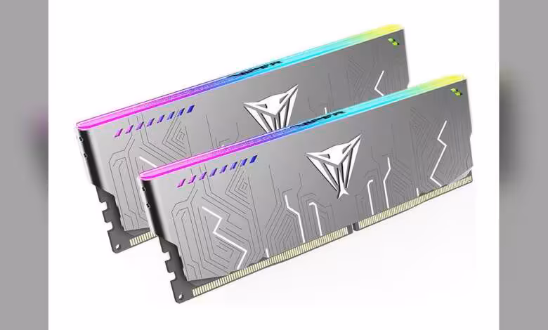 Viper Steel 5 Infinite : Patriot pousse sa DDR5 jusqu’à 8000 MT/s avec RGB 3D 1 Kit mémoire Patriot Viper Steel 5 Infinite DDR5 RGB, deux barrettes grises sur fond blanc