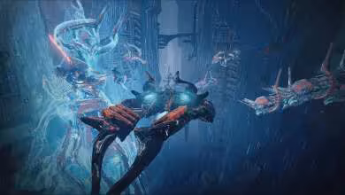 Warframe en apesanteur dans un environnement aquatique bleu, avec créatures et structures organiques lumineuses