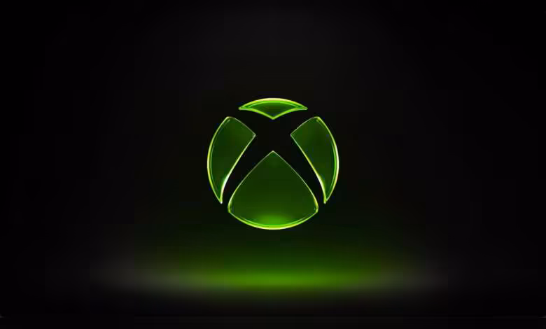 Xbox exclusivités : Microsoft veut réserver ses jeux solo à son écosystème 1 Logo Xbox vert lumineux sur fond noir, symbole circulaire minimaliste avec halo néon central