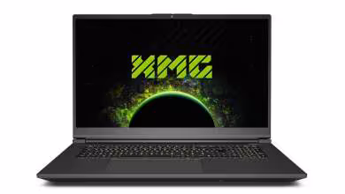 Ordinateur portable XMG APEX 17 noir, vue de face, écran affichant le logo XMG sur fond spatial