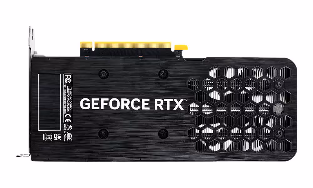RTX 3060 Python II OC : Gainward relance une carte 12 Go taillée pour le 1080p 4 Carte graphique GeForce RTX au dos, avec backplate noire et grille d’aération hexagonale visible