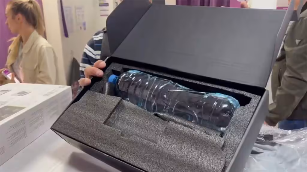RTX 5070 Ti : une boîte scellée à 90 000 roubles cache une bouteille d’eau 2 rtx 5070 ti bouteille