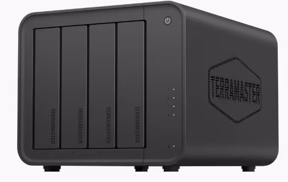 TerraMaster D8 Hybrid 2 noir, vue 3/4 avant avec quatre baies et grille de ventilation latérale