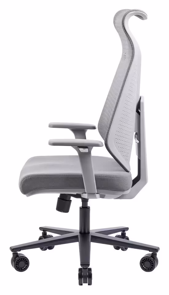 Chaise gaming XPG blanche, vue latérale, profil du dossier haut incurvé et roulettes visibles